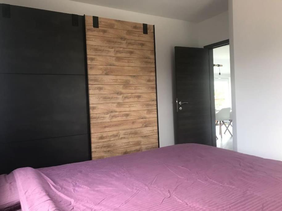 Huis Met Zonneterras, Tuin En Panoramisch Uitzicht Wellin Extérieur photo